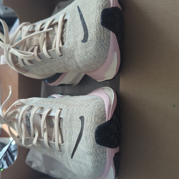 Nike ZOOMX Invincible Run FK, 9.5 Women's - Picture 7 of 9